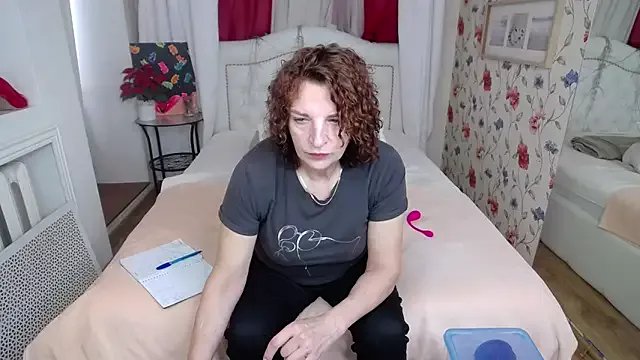 AmiHotGranny on StripChat