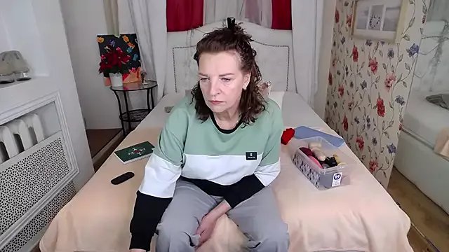 AmiHotGranny on StripChat