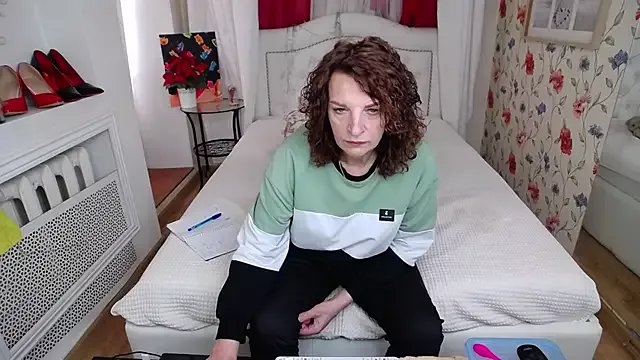 AmiHotGranny on StripChat