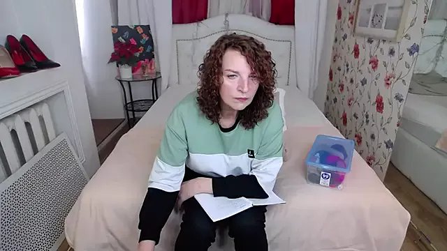 AmiHotGranny on StripChat