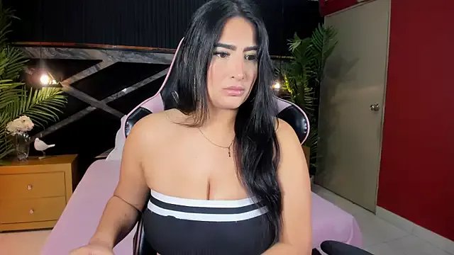 amy-thomson1 on StripChat