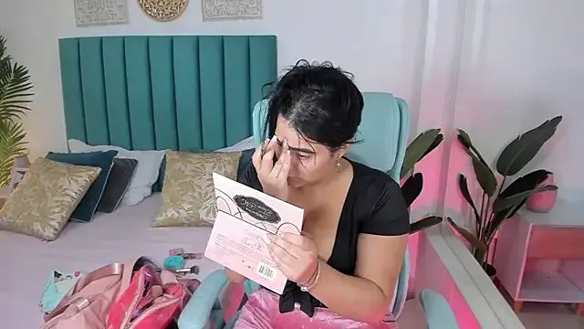 amy-thomson1 on StripChat