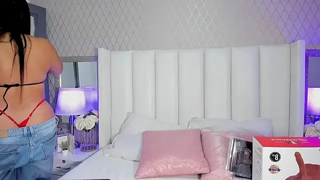 amy-thomson1 on StripChat