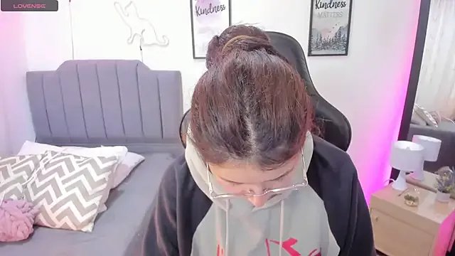 Amy_joones on StripChat