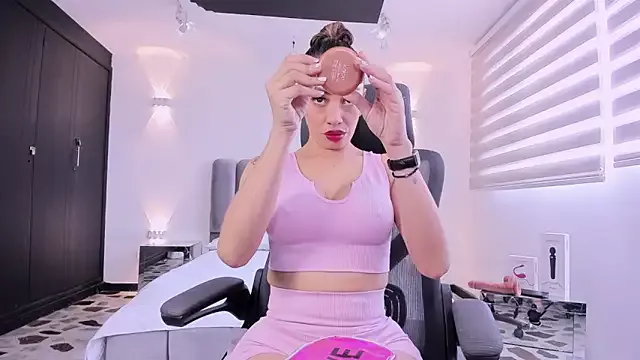 AnaRuiz on StripChat 