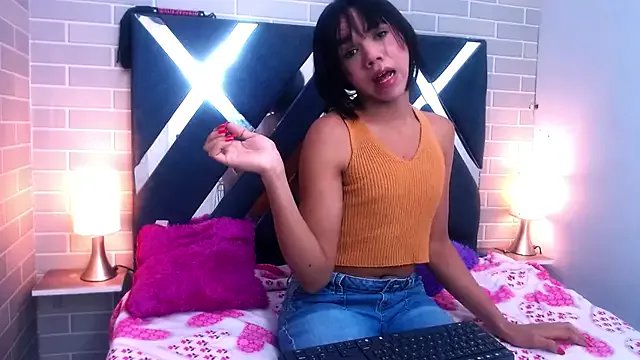 AndreaGil_ on StripChat