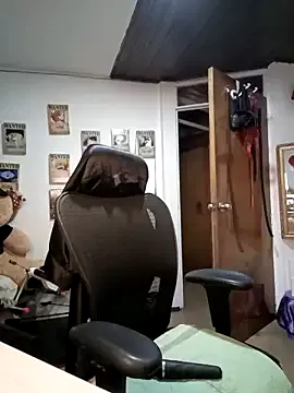 Offline AndreaKinky on StripChat