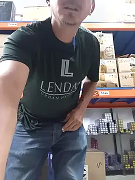 Offline Andresguz35 on StripChat