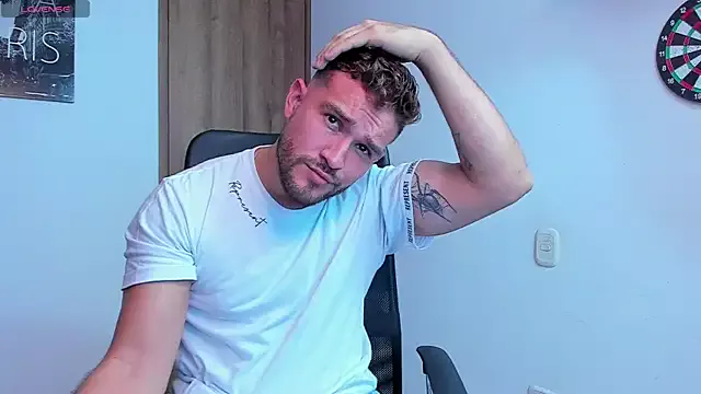 Offline AndrewDiaz on StripChat