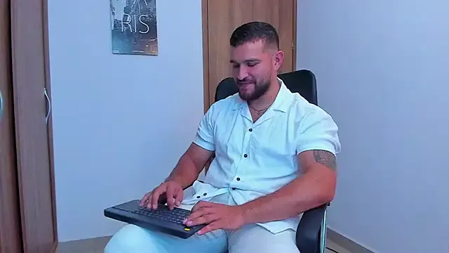 Offline AndrewDiaz on StripChat