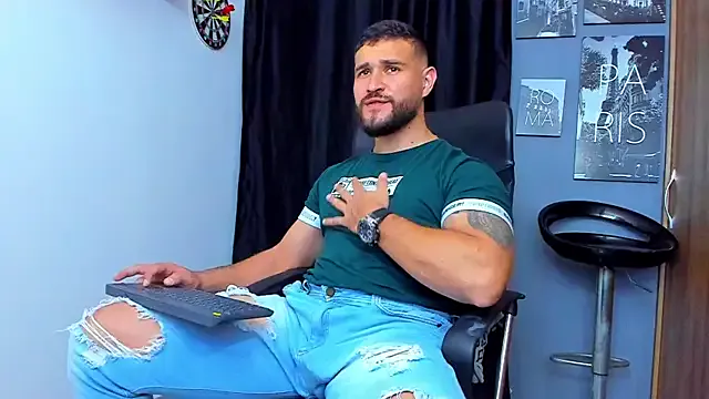 Offline AndrewDiaz on StripChat