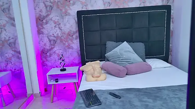 Offline Angelique_Angell on StripChat