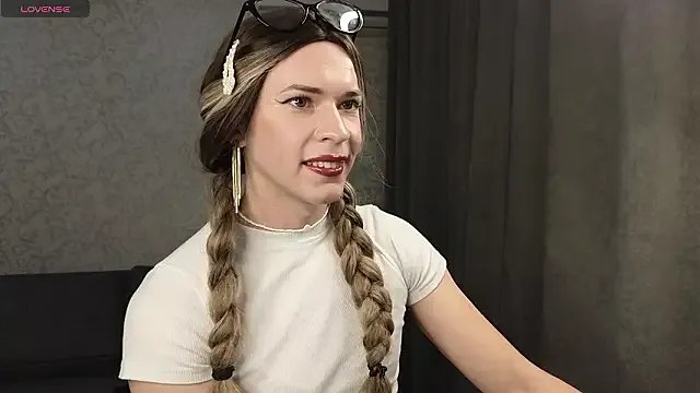 Anna_inHear on StripChat