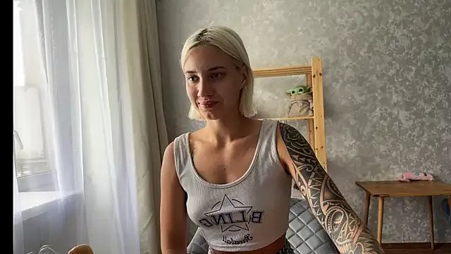 AnneBall on StripChat