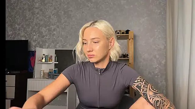 AnneBall on StripChat