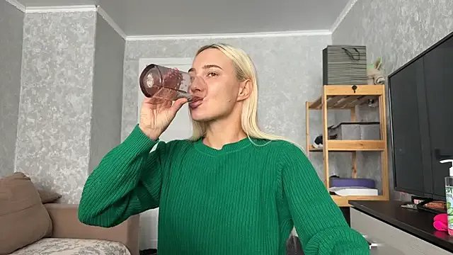 AnneBall on StripChat