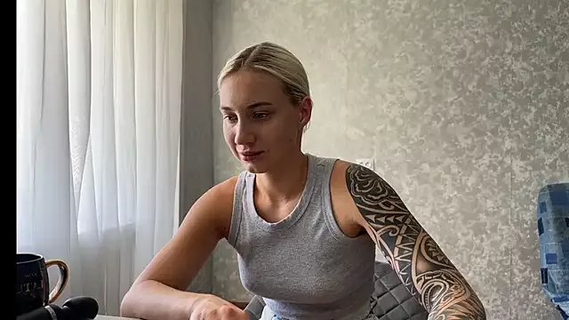 AnneBall on StripChat