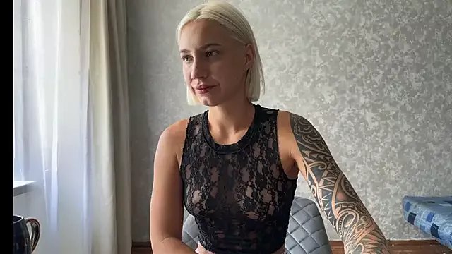 AnneBall on StripChat