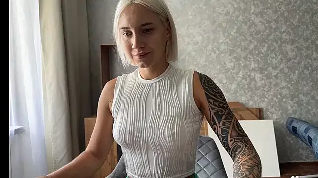 AnneBall on StripChat