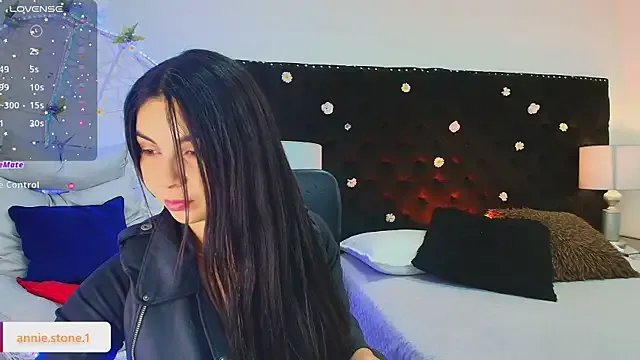 AnniEsstone on StripChat