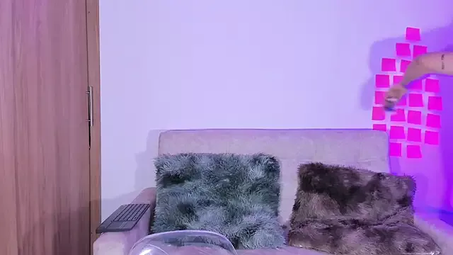 annika_taylor on StripChat 