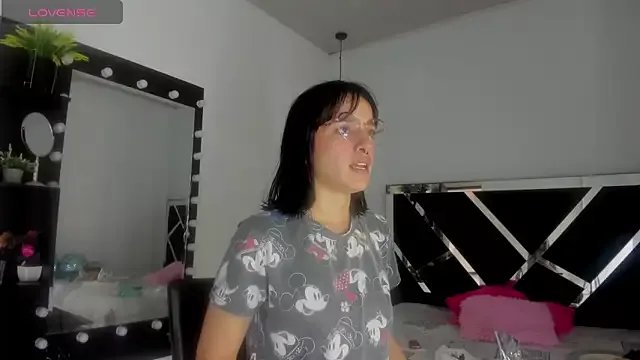 Annyrosee on StripChat