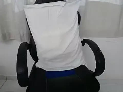 Offline Apollo_21 on StripChat