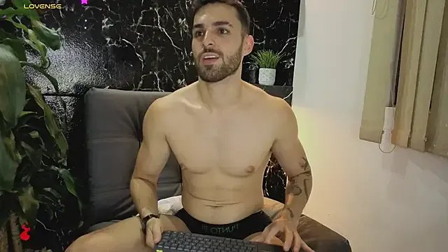 Apolo_lux1 on StripChat