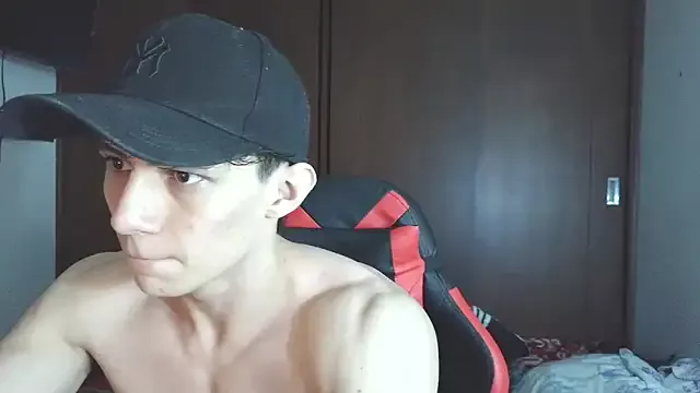 Offline aresholland on StripChat