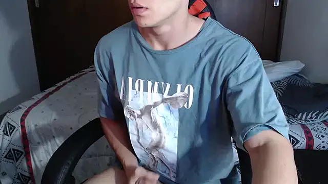 Offline aresholland on StripChat