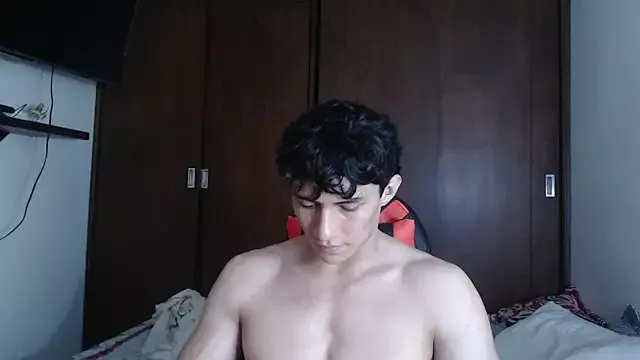 Offline aresholland on StripChat