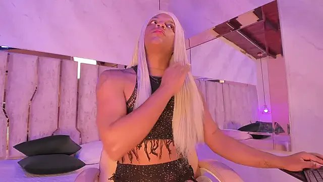 ari_monet on StripChat