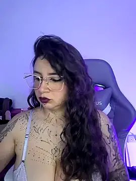 Aria_Bennett21 on StripChat