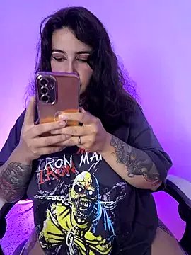 Aria_Bennett21 on StripChat