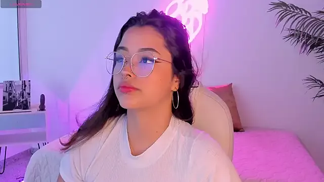 Freechat Ariana_Pierce on StripChat