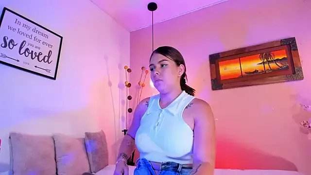 ArianaBaker on StripChat