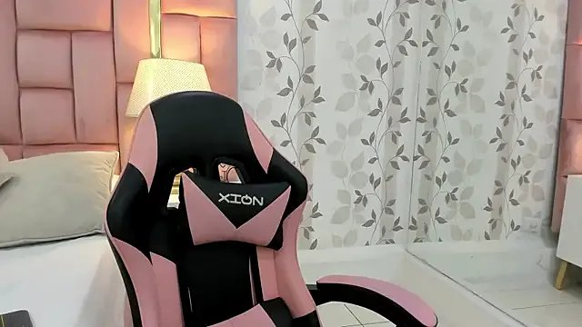 ArianaFranco — flash nipples close!