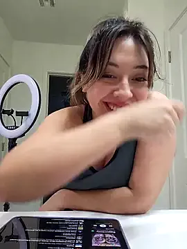 AriannaPena on StripChat 