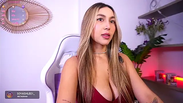 ashley2004_x on StripChat