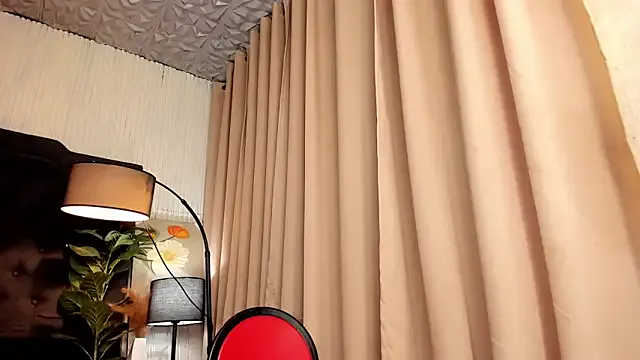 Freechat asiangorgeouspetite on StripChat