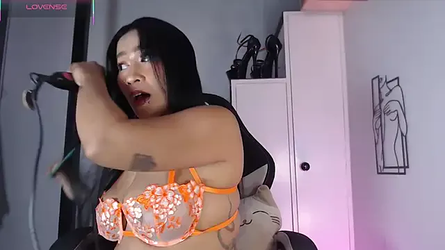 Freechat AsianMilfSheryl on StripChat