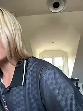 Offline auriangel on StripChat