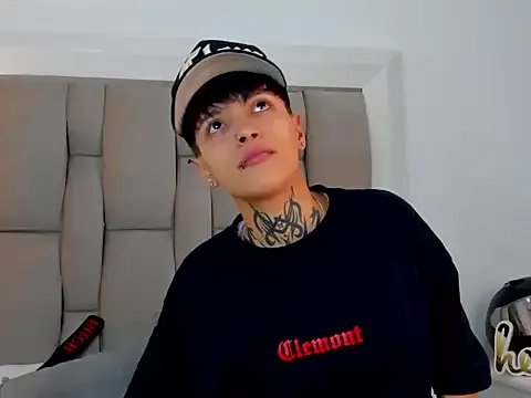 b3k_afrodict on StripChat