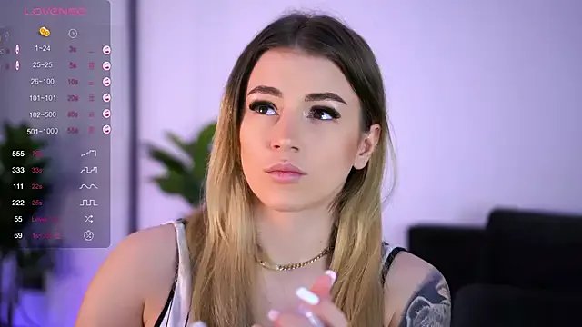 BabbyAisha on StripChat