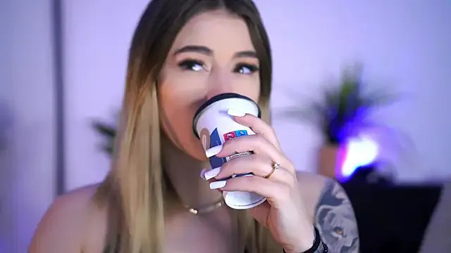 BabbyAisha on StripChat