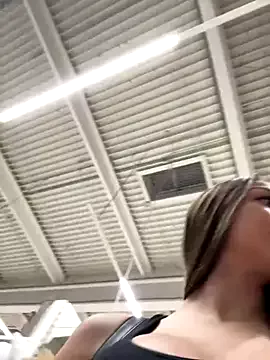 Offline barbiehumpxxx on StripChat