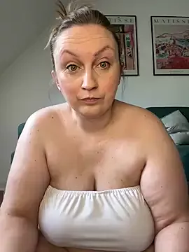 Offline BBW_Nora on StripChat
