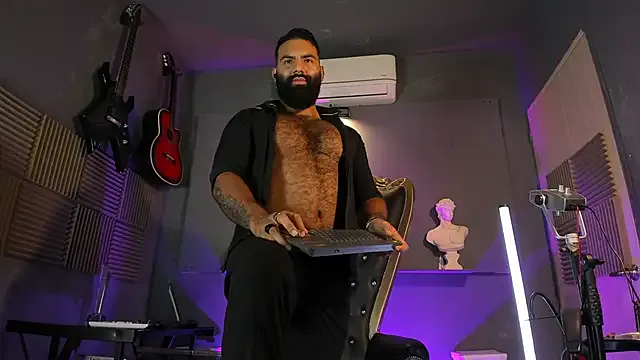 Offline BeardAndrew on StripChat
