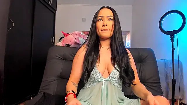 Bella__hamilton on StripChat