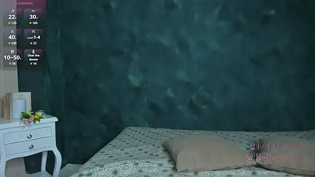 Freechat BellaRooux on StripChat